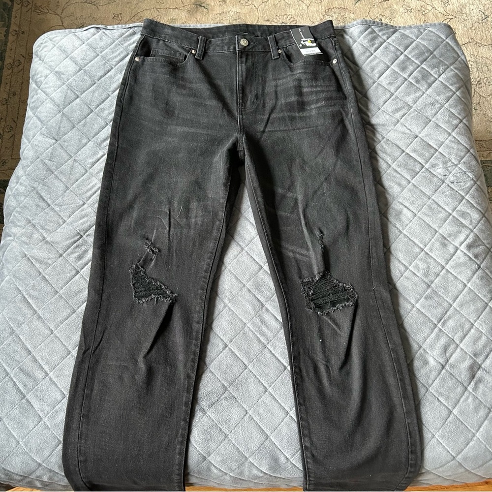 Men’s Black Ripped Jeans, Slim Fit, 30x30 - NWT